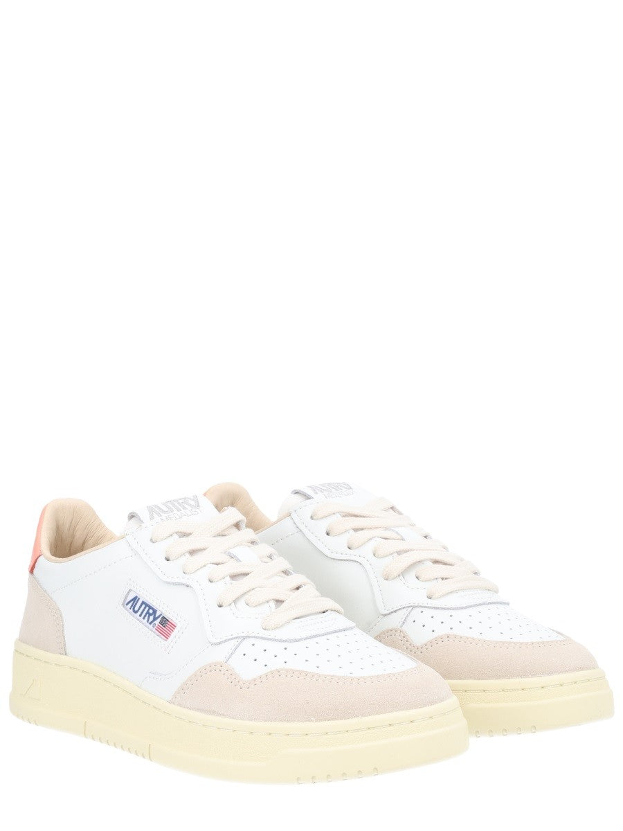 Autry - "MEDALIST LOW" SNEAKER medalist-low-sneaker_f96d0c6c-628d-4db4-8276-4613cd993bfd