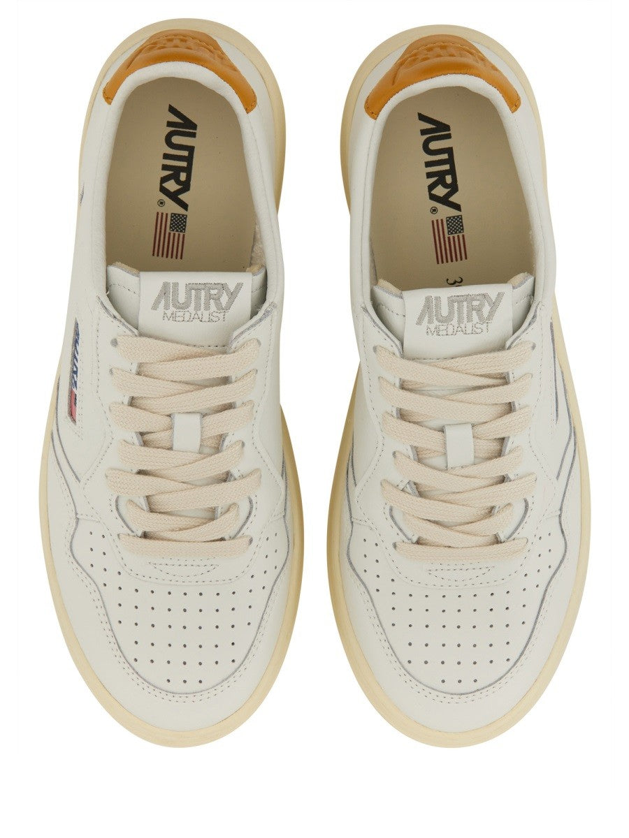 MEDALIST LOW SNEAKERS