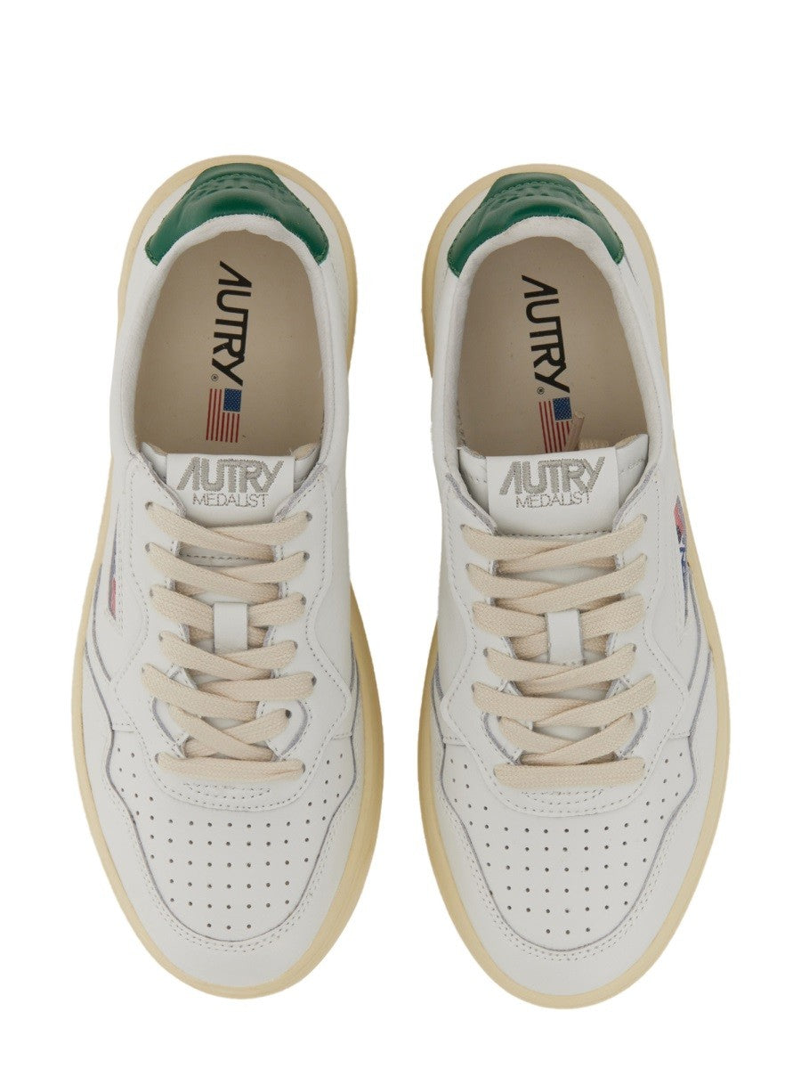MEDALIST LOW SNEAKER