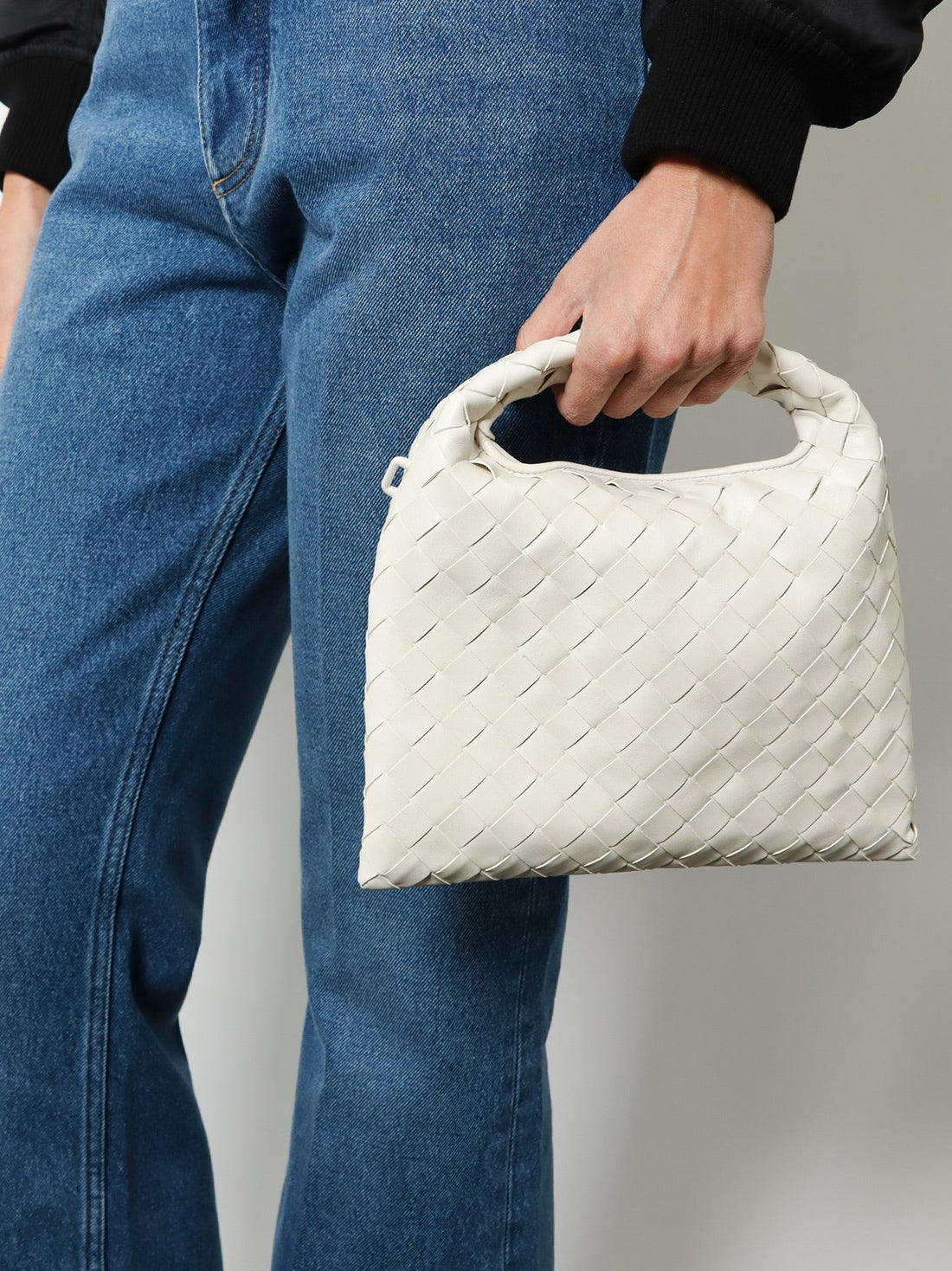 Bottega Veneta - Mini Hop leather crossbody bag with Intrecciato pattern mini-hop-leather-crossbody-bag-with-intrecciato-pattern
