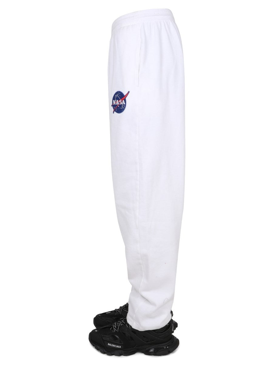 PANTALONE JOGGER CON PATCH