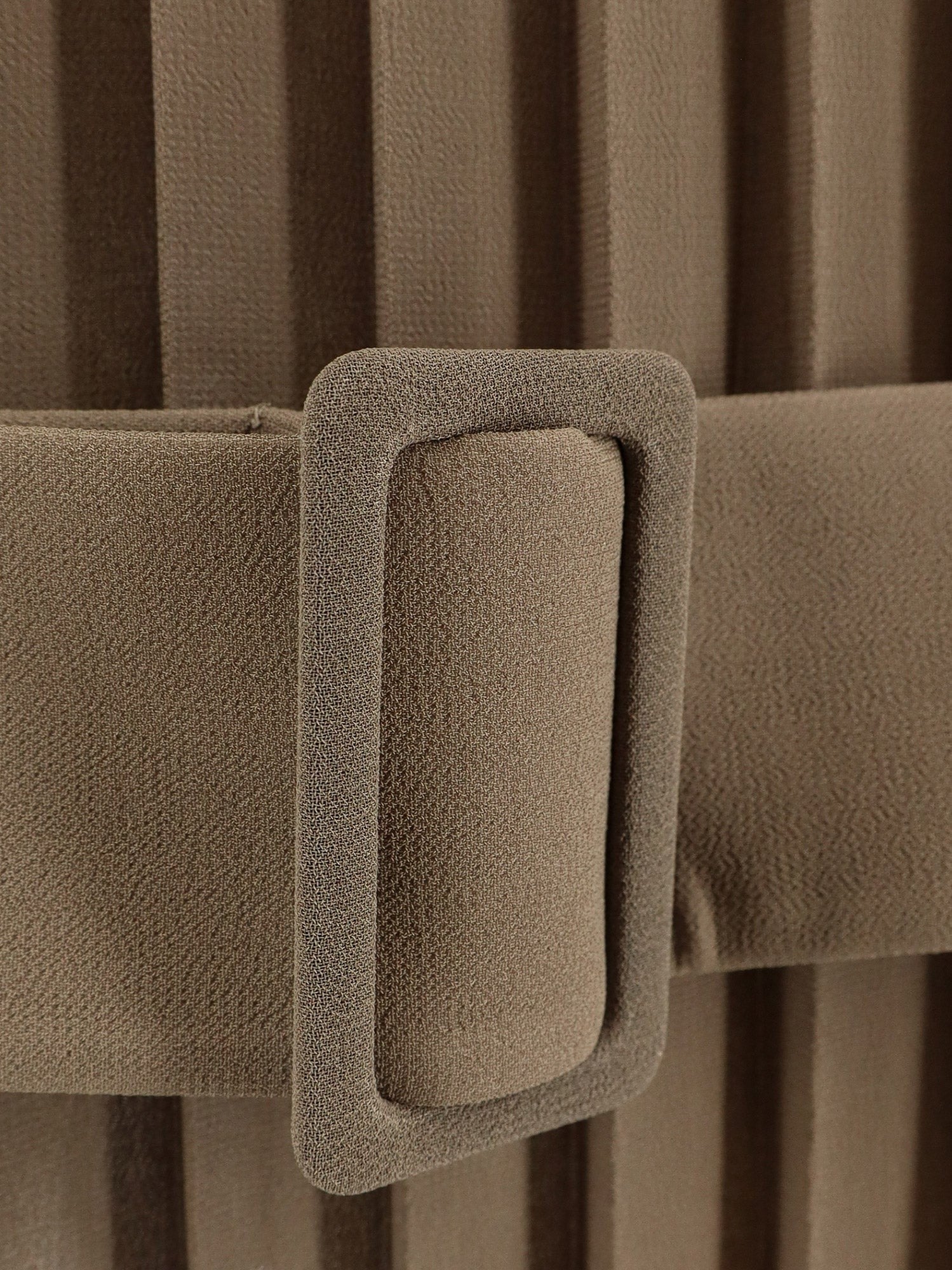 Pleated dress with belt