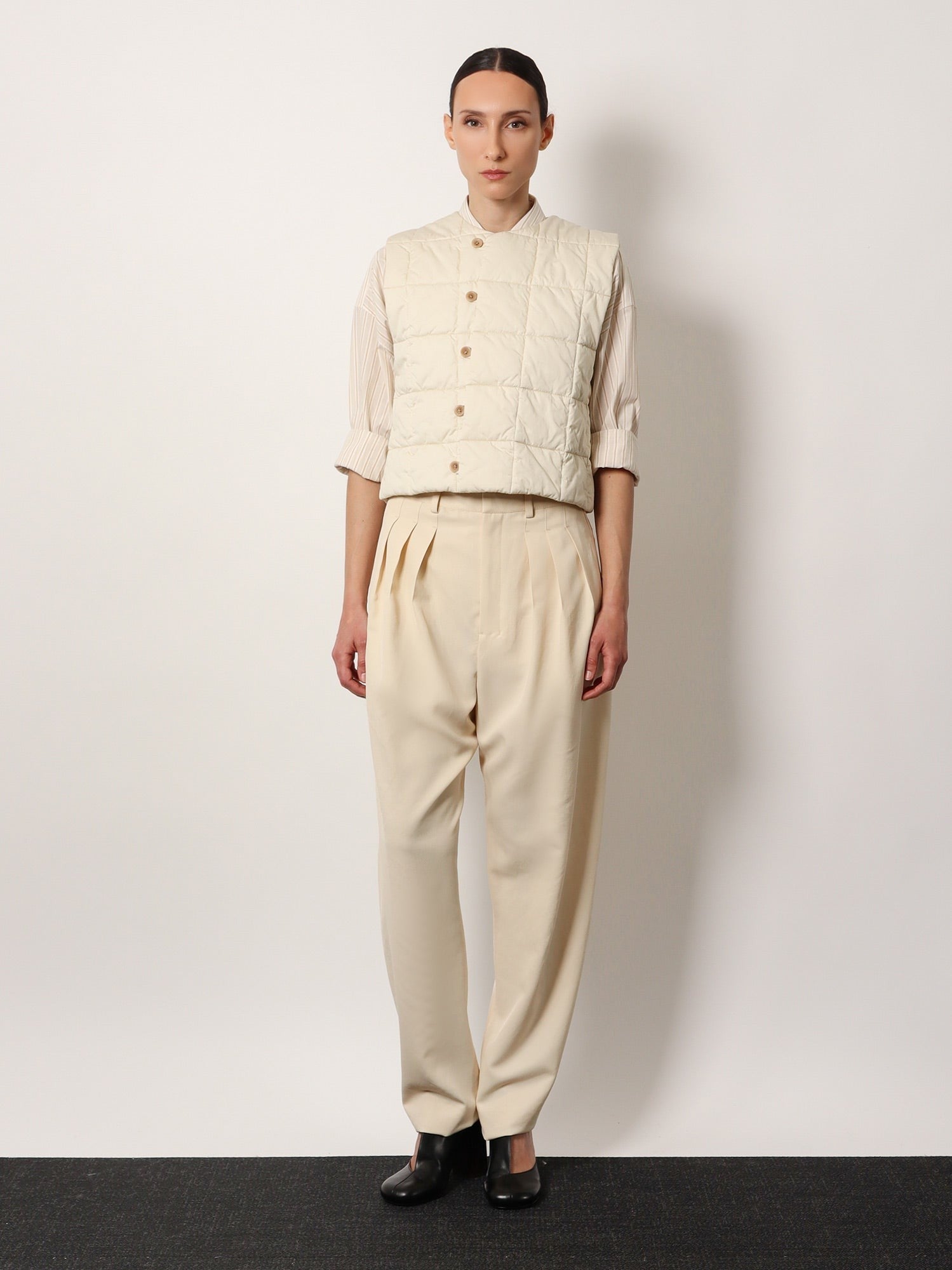 Pleated tailored wool blend trouser