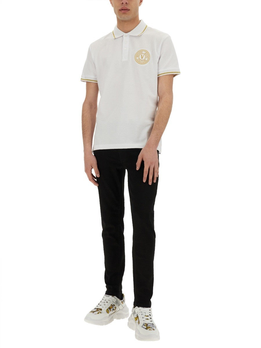 Versace Jeans Couture - POLO IN COTONE CON V-EMBLEM polo-in-cotone-con-v-emblem_a3ea0855-b150-4d18-b2cb-cca9713858c4