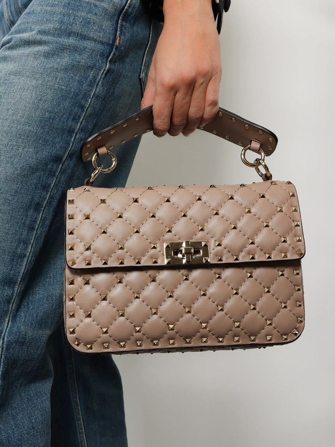 Valentino Garavani Valentino Garavani - Rockstud Spike leather crossbody bag with iconic all-over studs