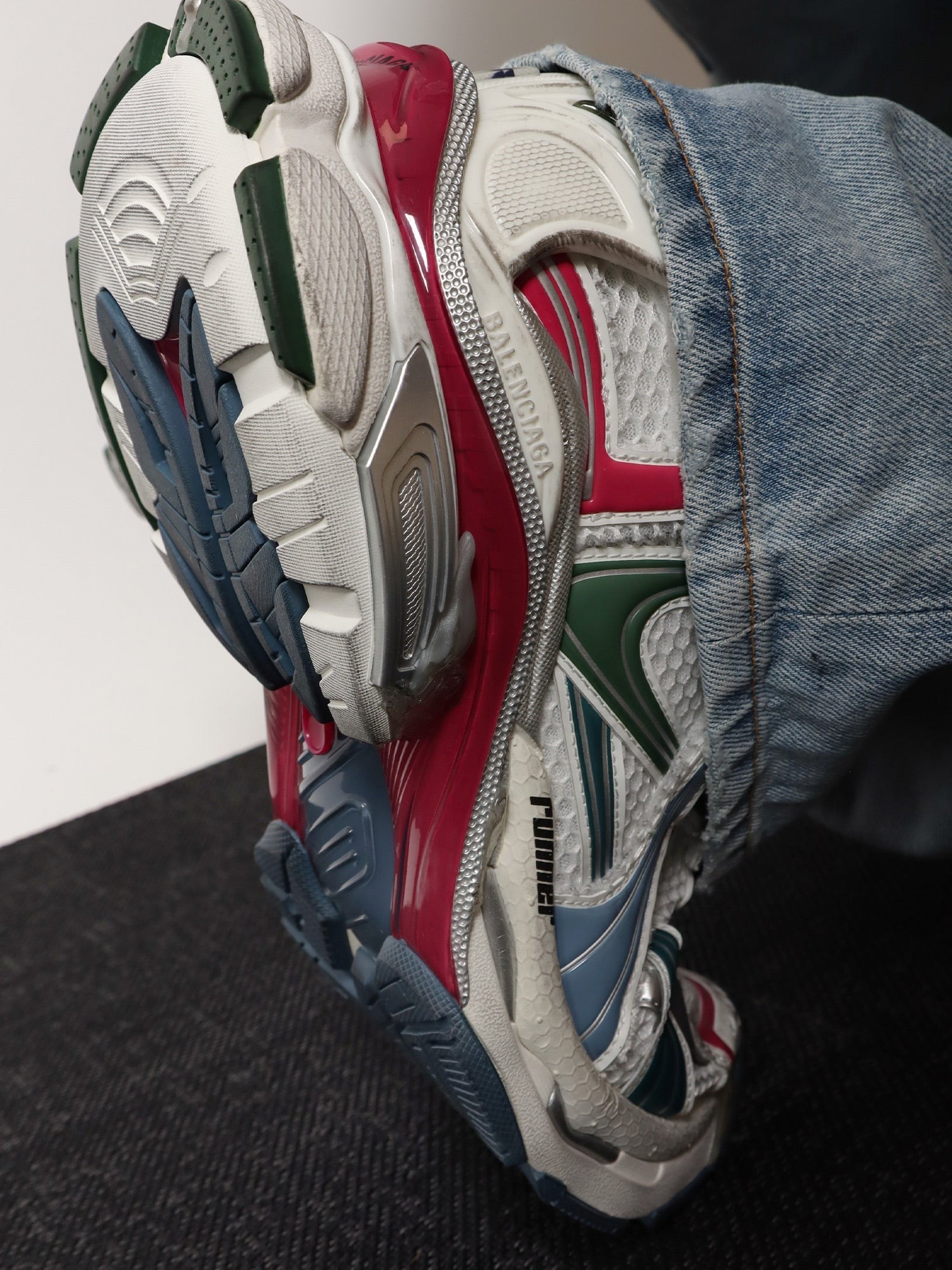 Runner low-top mesh sneakers