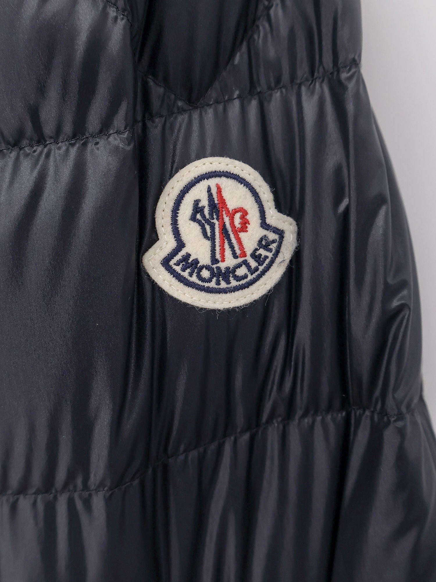 Selves down jacket with iconic patch