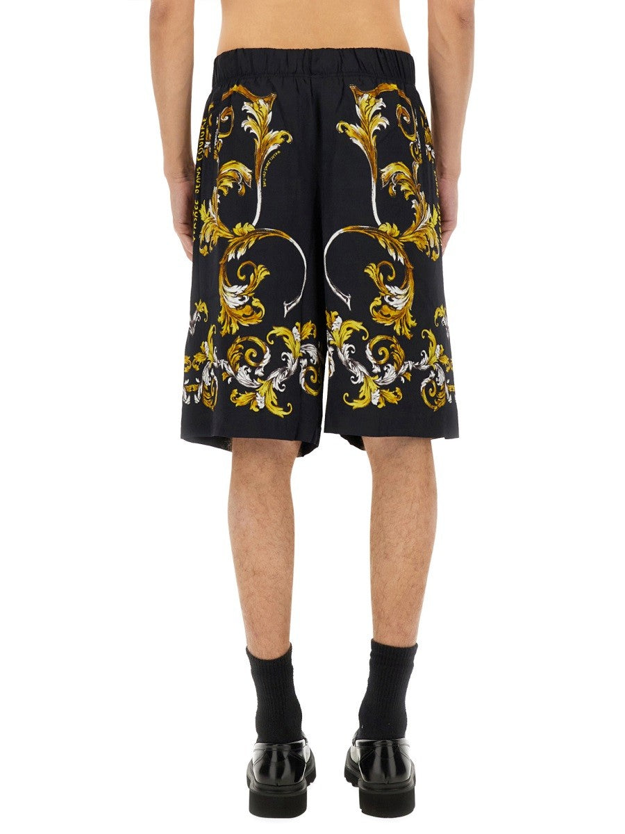 SHORTS WITH BAROQUE OUTLINE PRINT