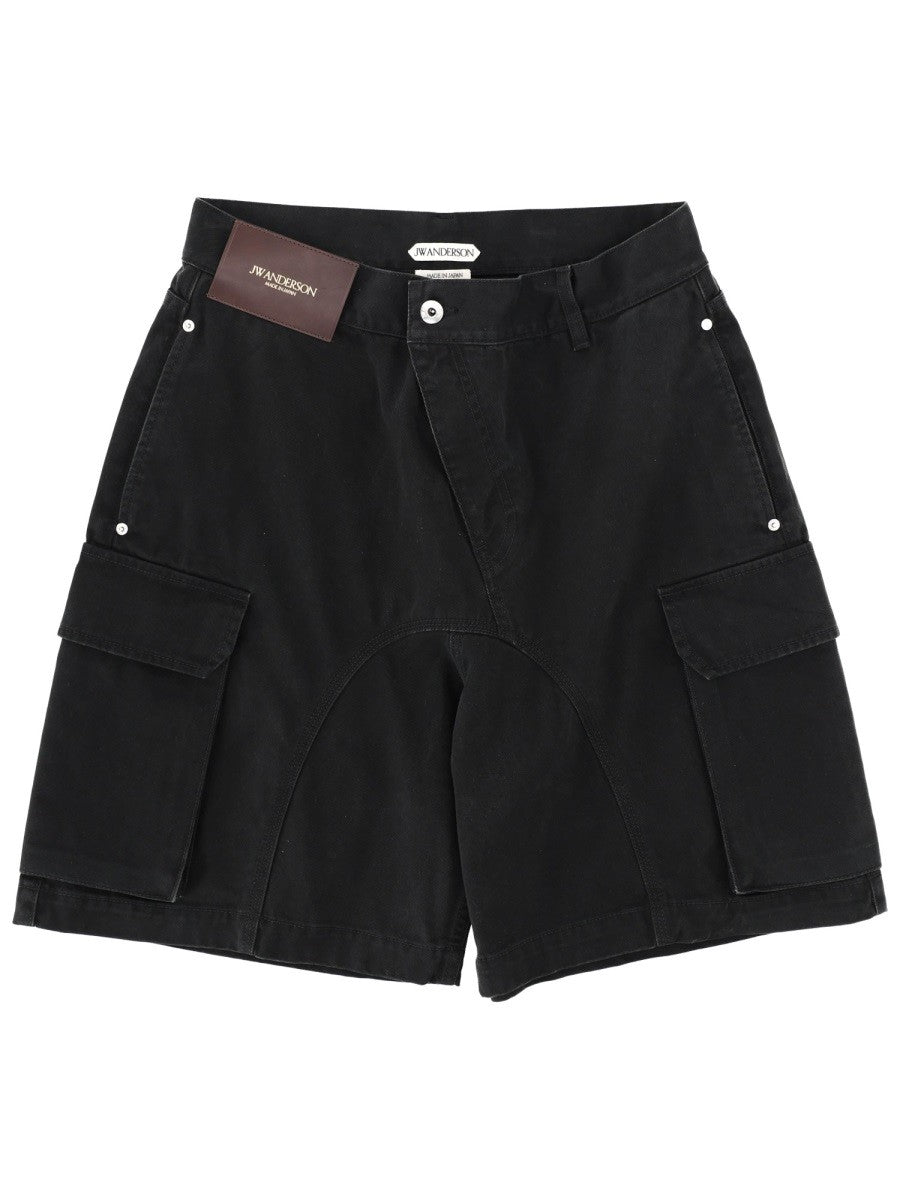 SHORTS WITH LOGO PATCH shorts-with-logo-patch_9af50cf5-ba92-4a23-a90a-5b282ec1d9ae