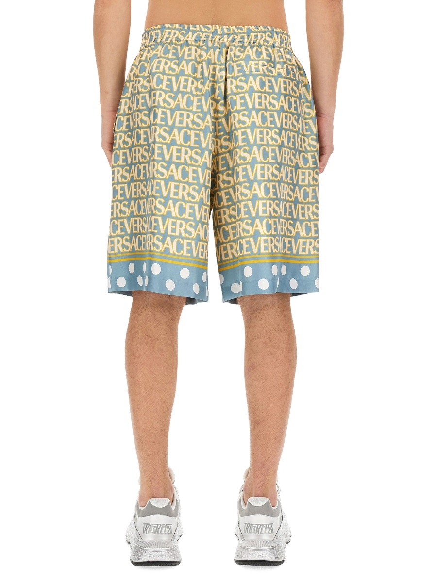 SHORTS WITH LOGO