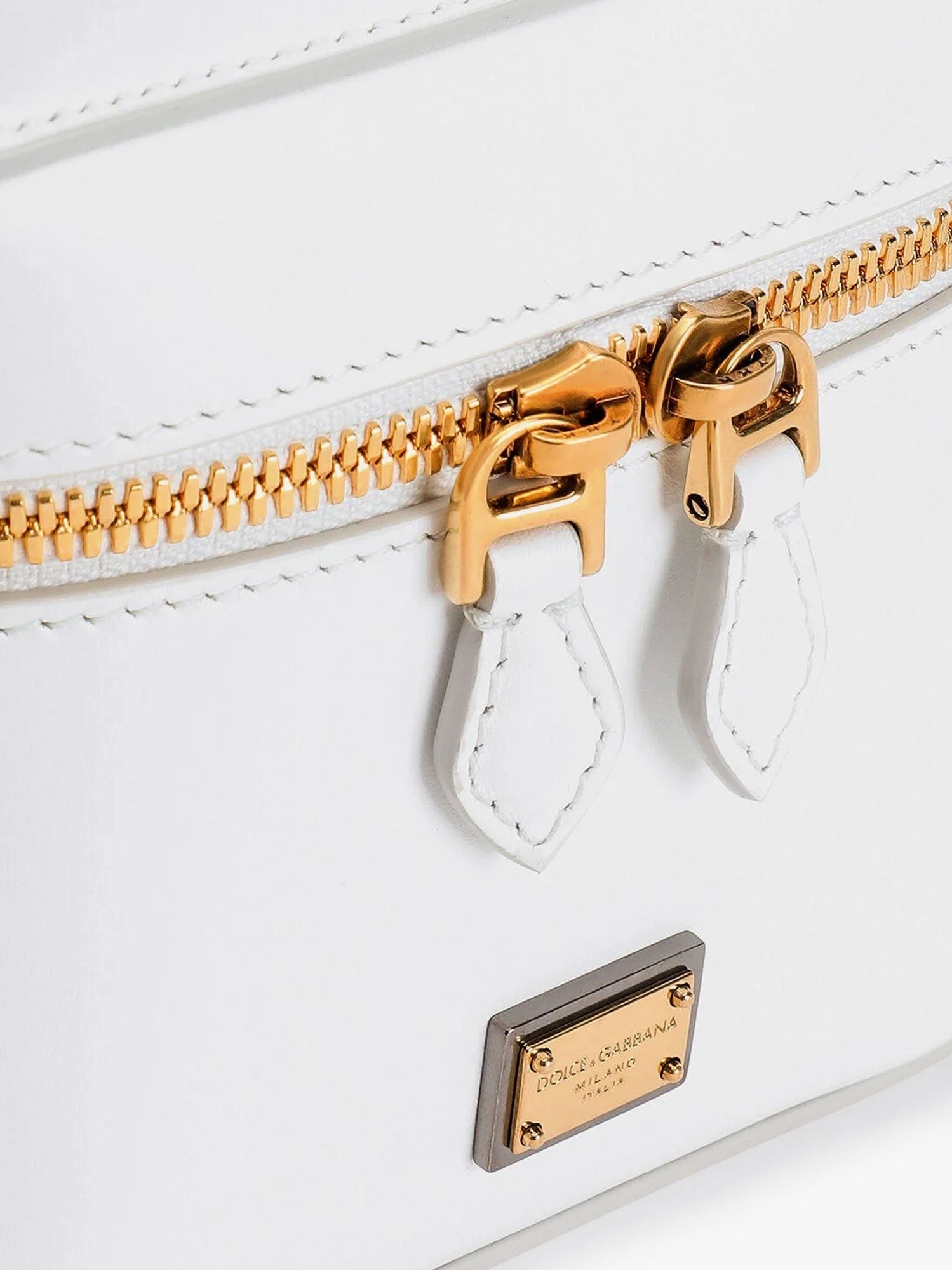 Sicily leather handbag with iconic logo plate