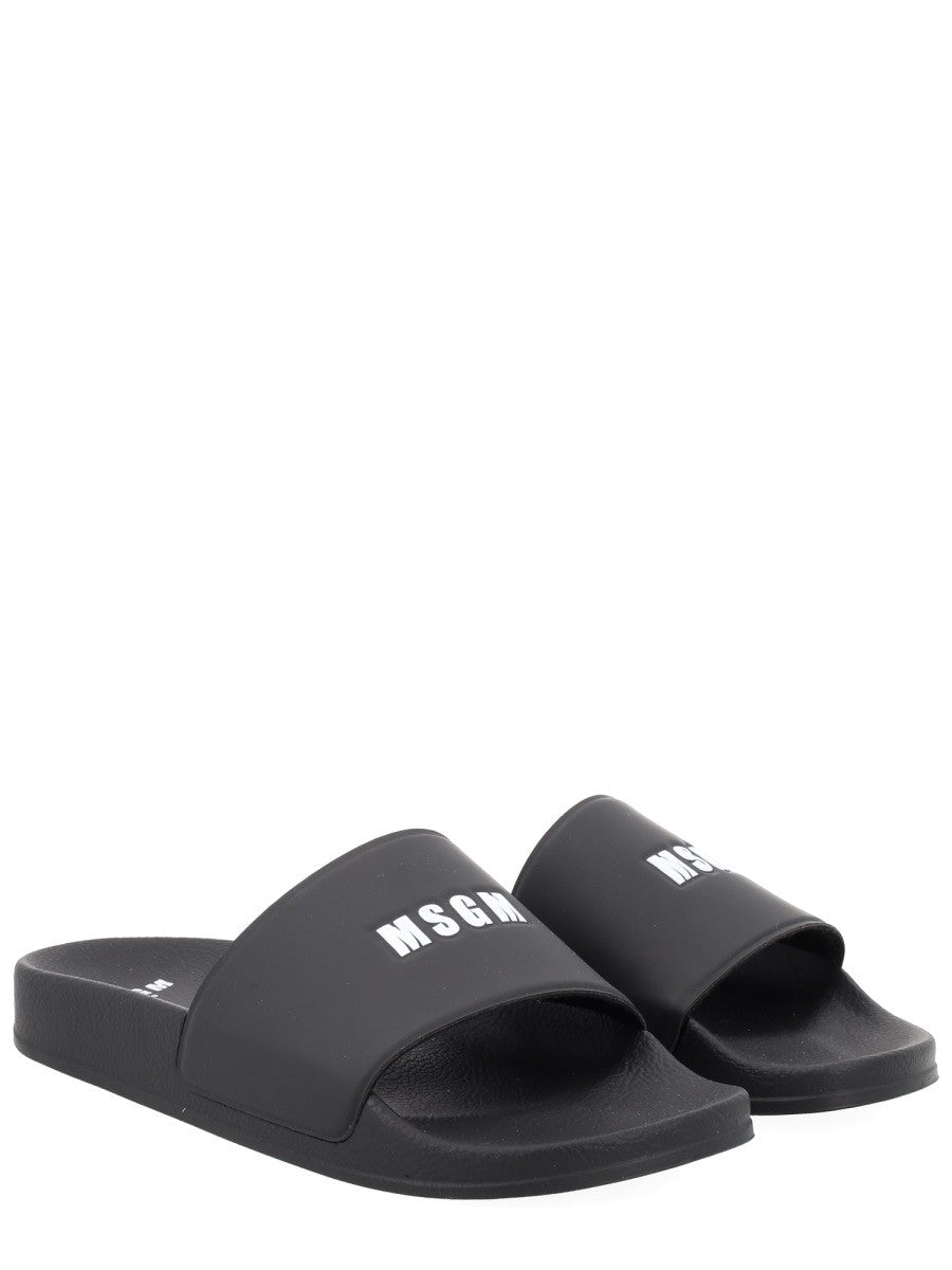 msgm - SLIDE CON LOGO slide-con-logo_6eae96aa-d38e-4bf2-90b9-8edb4e675f0d