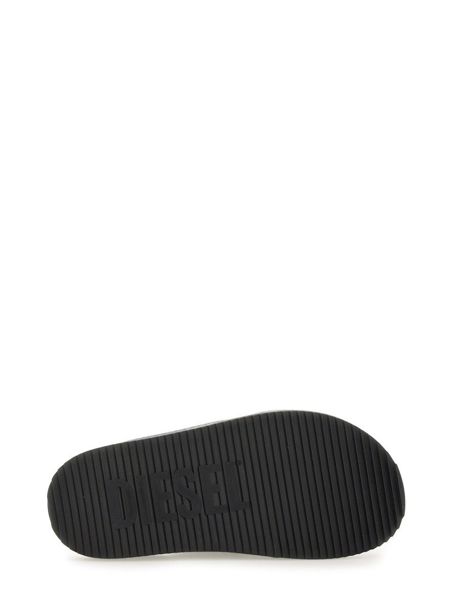Diesel - SLIDE SANDAL "CRIS CROS" Unisex slide-sandal-cris-cros_e9fa98b7-765d-43a0-a159-62c3fdfdf303
