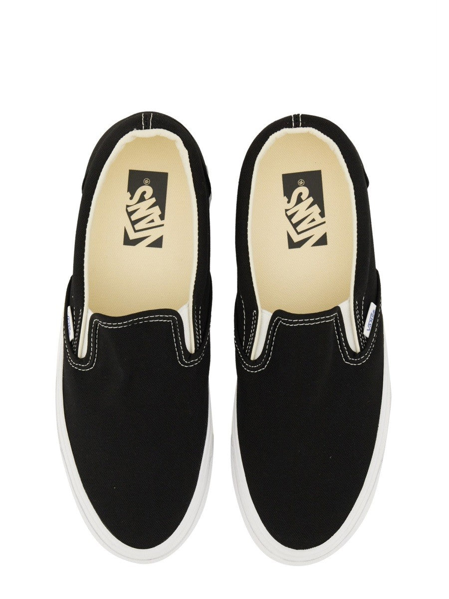 Vans - "SLIP-ON PREMIUM 98" SNEAKER Unisex slip-on-premium-98-sneaker_2bfa09bf-c48c-4739-b5d3-552421a7c346