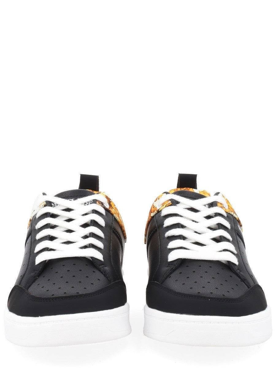 Versace Jeans Couture - SNEAKER CON LOGO E MOTIVO "WEAVE" sneaker-con-logo-e-motivo-weave_c867c878-c05a-49d0-aaa2-195d1b4c4e32