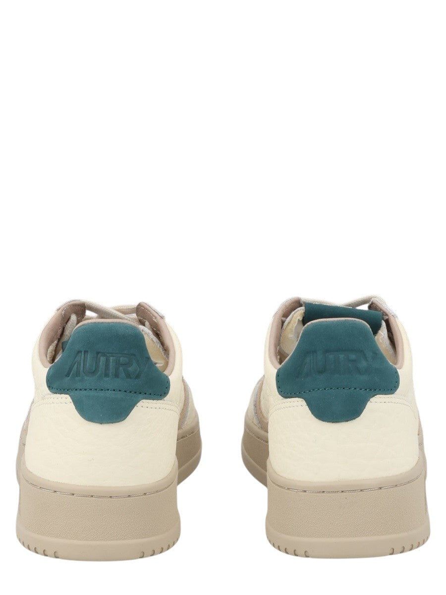 Autry - SNEAKER "MEDALIST LOW" sneaker-medalist-low_03a16cbd-9931-4626-b4e5-2cbd1d2766ca