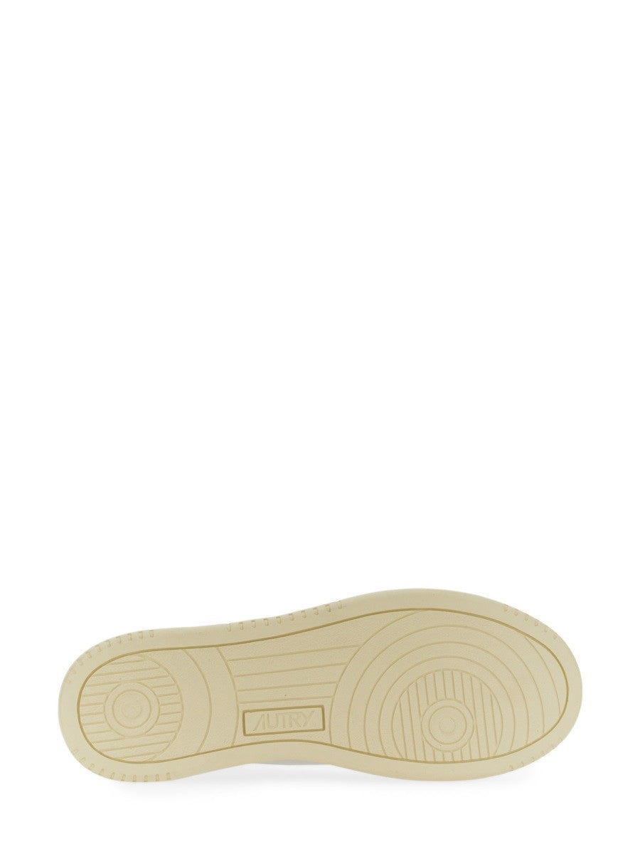 MEDALIST LOW SNEAKER