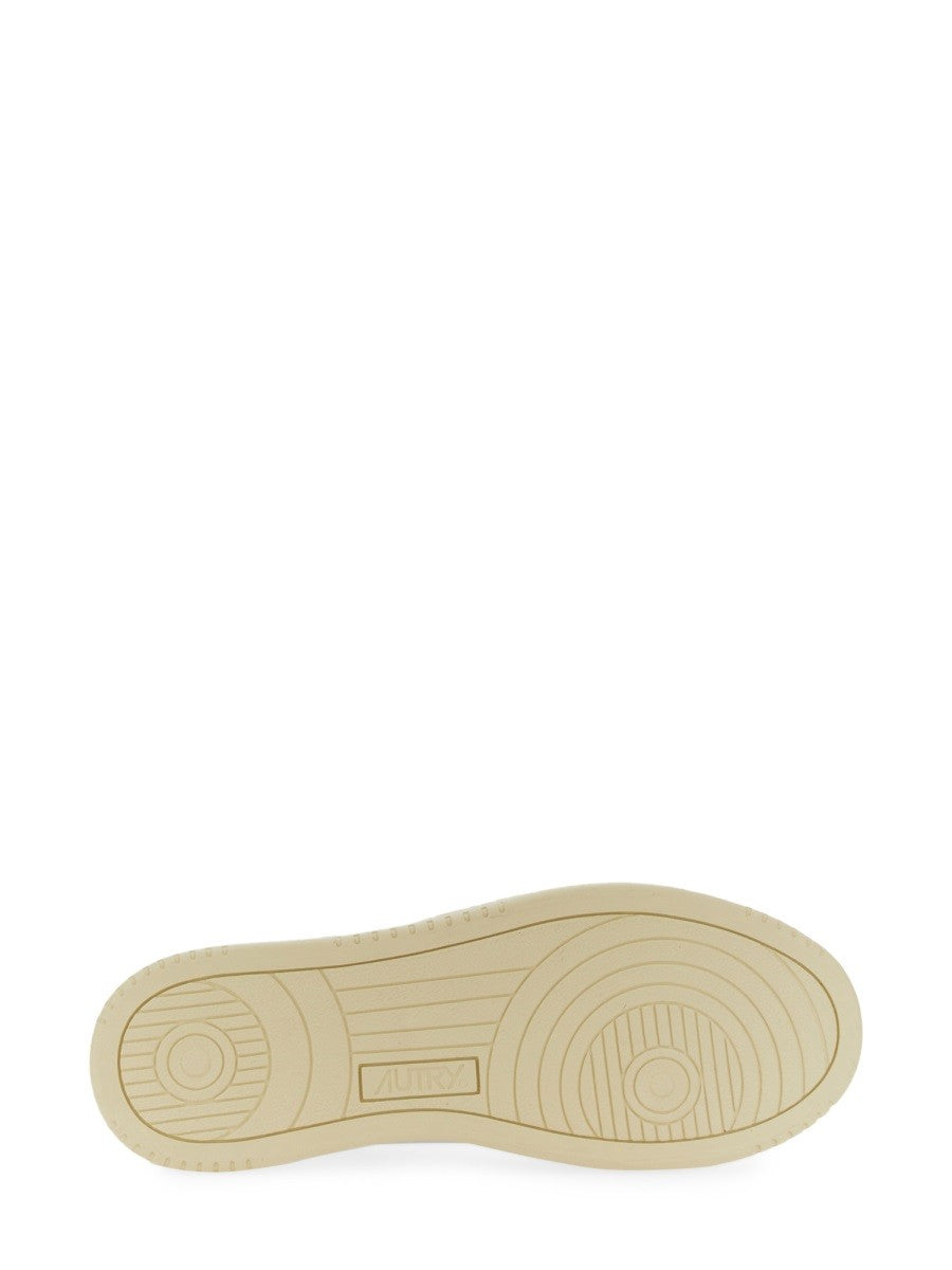 MEDALIST LOW SNEAKER