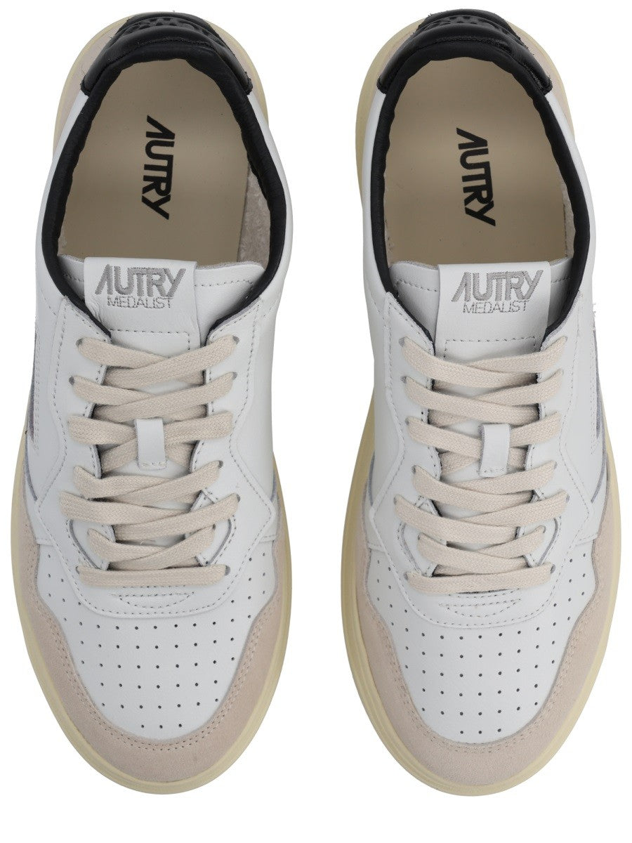 Autry - SNEAKER "MEDALIST LOW" sneaker-medalist-low_1a31b572-76e3-4a93-942b-fb64ce3102a3