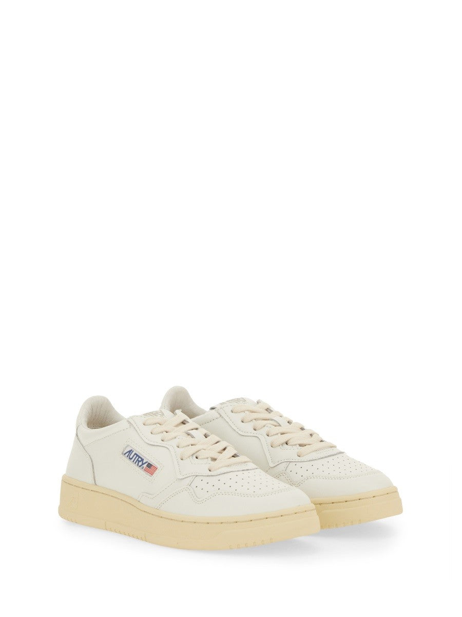 MEDALIST LOW SNEAKER