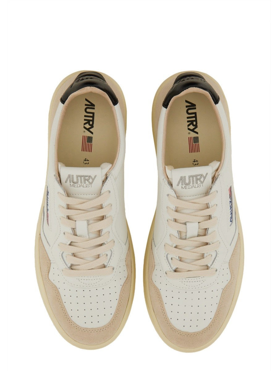 MEDALIST LOW SNEAKER