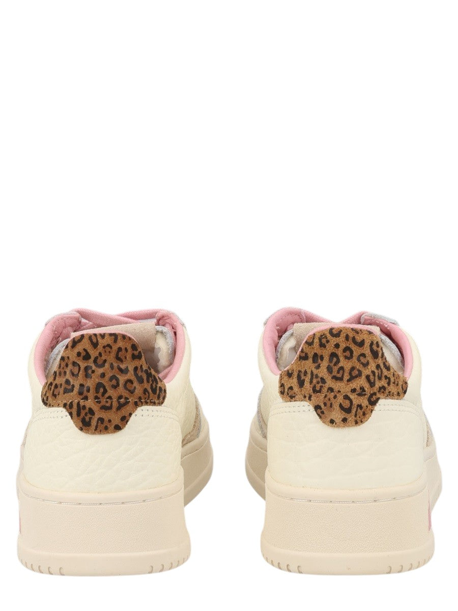 Autry - SNEAKER "MEDALIST LOW" sneaker-medalist-low_4d37eb9c-efd6-47d8-a4f6-385f3c67b191