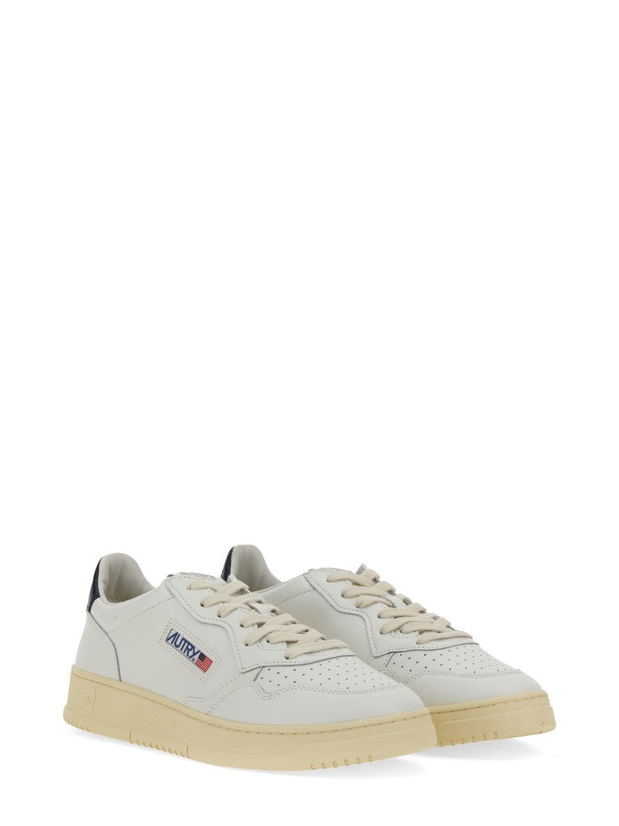 MEDALIST LOW SNEAKER