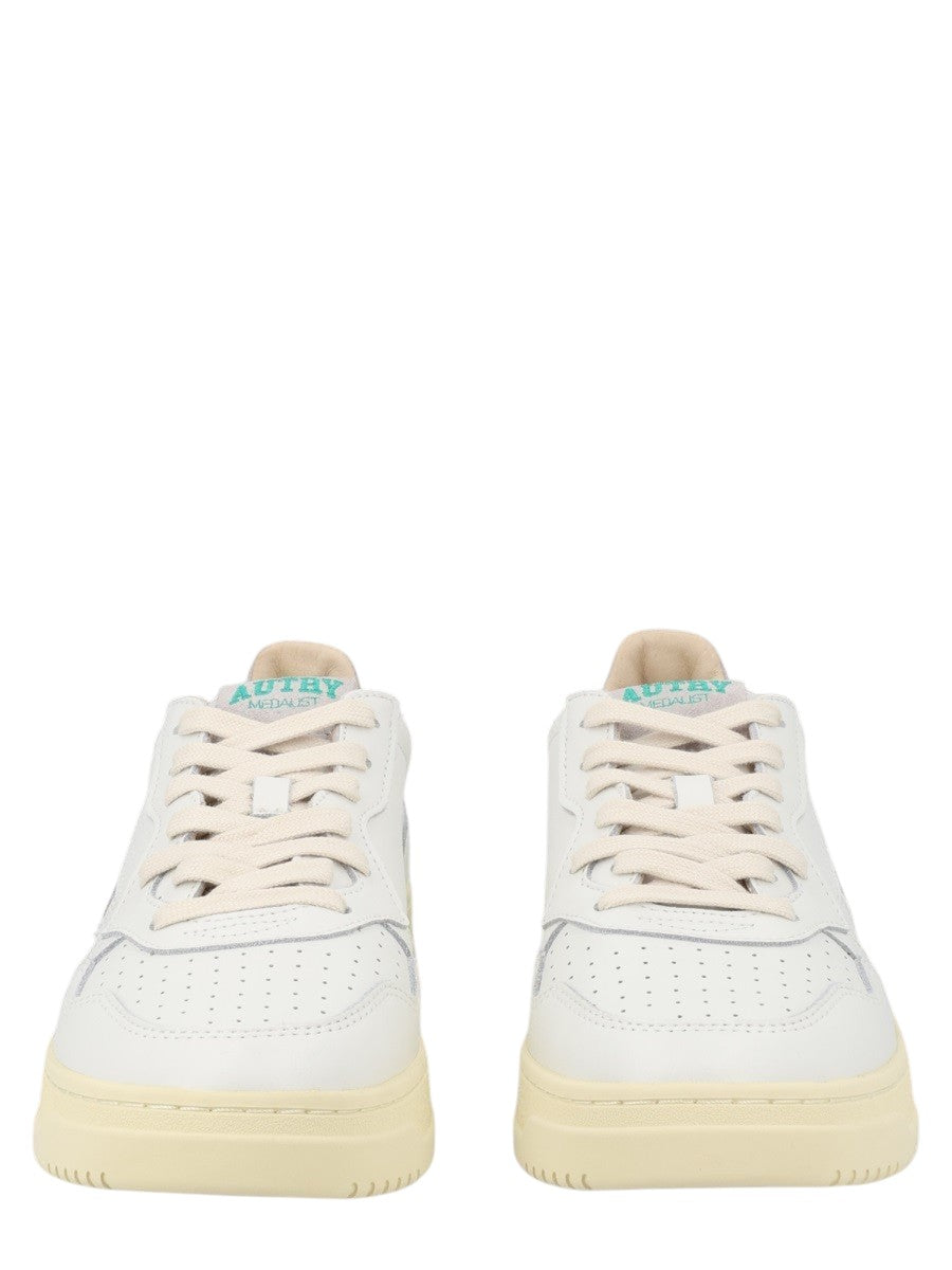 Autry - SNEAKER "MEDALIST LOW" sneaker-medalist-low_991326d8-a3e7-489f-906d-8f0b02922dcb