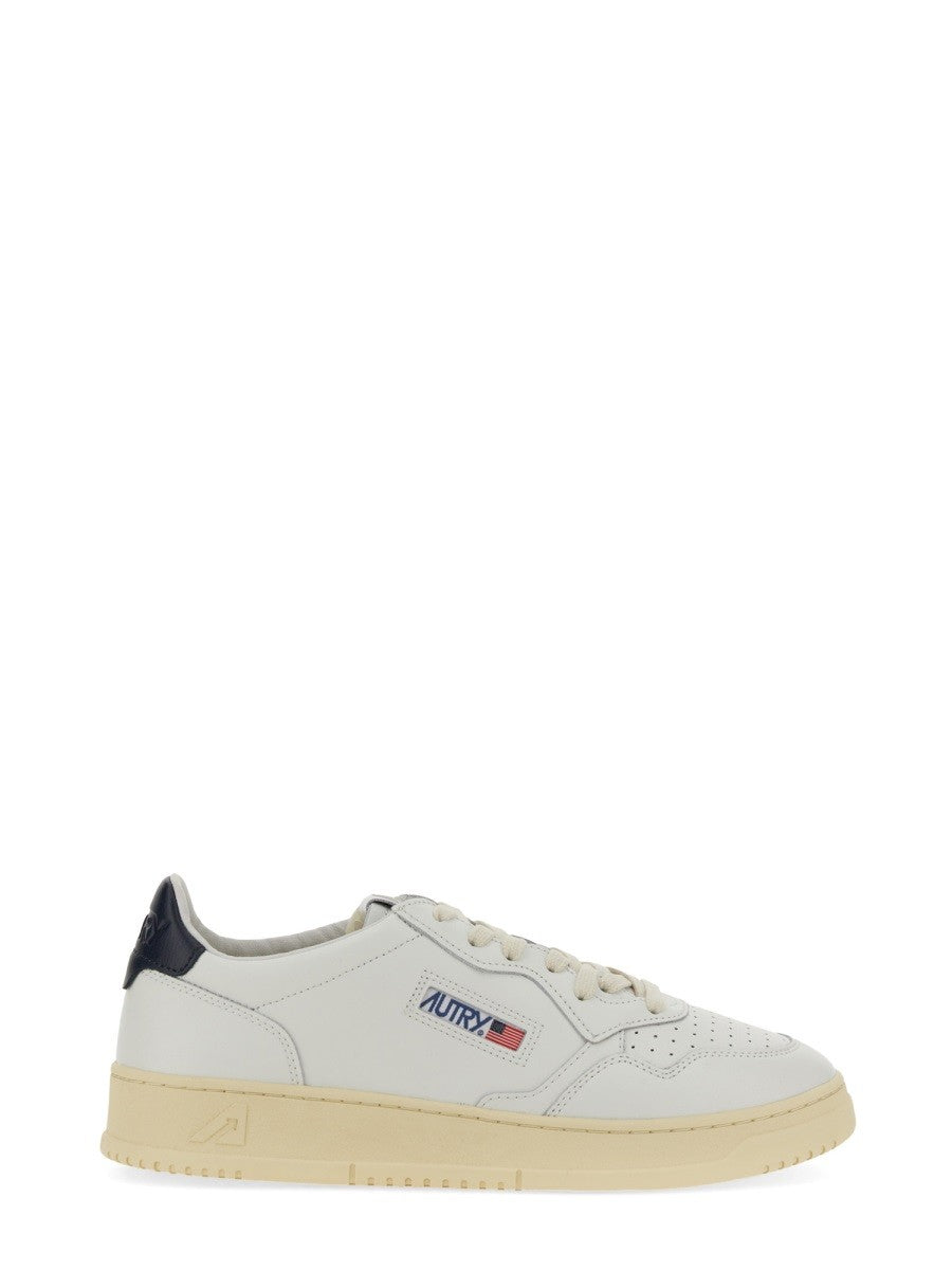 MEDALIST LOW SNEAKER