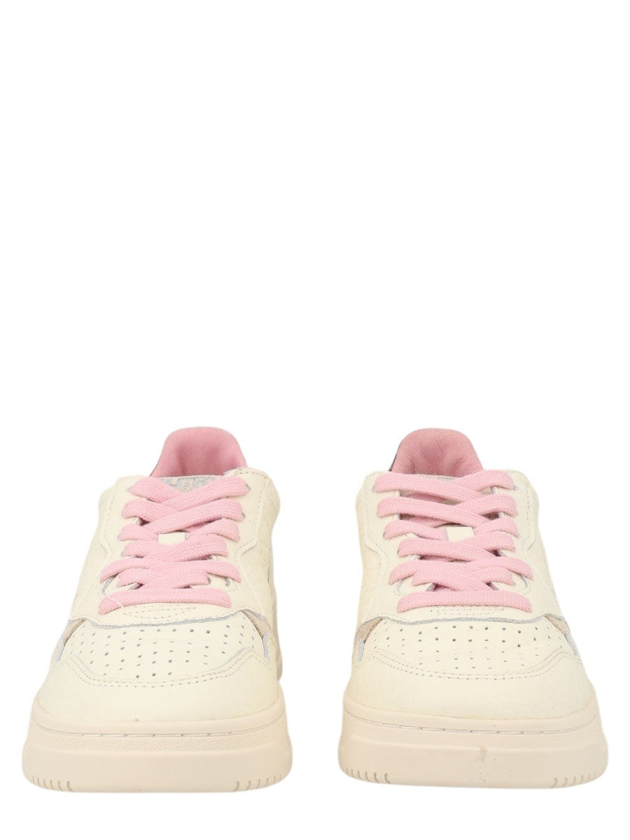Autry - SNEAKER "MEDALIST LOW" sneaker-medalist-low_f710975e-1b38-4c8b-8d69-d1e4ba62f633