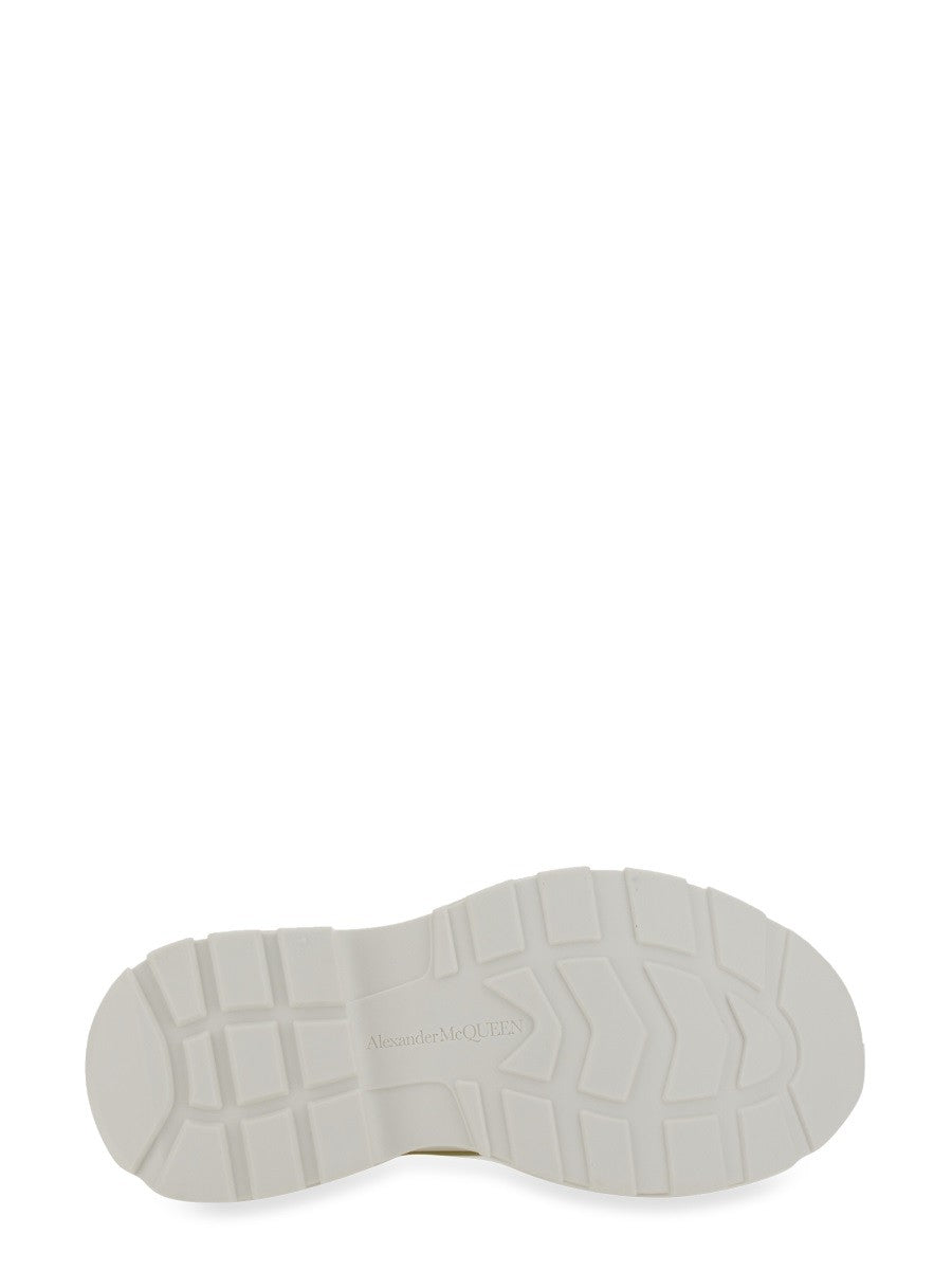 SNEAKER TREAD SLICK
