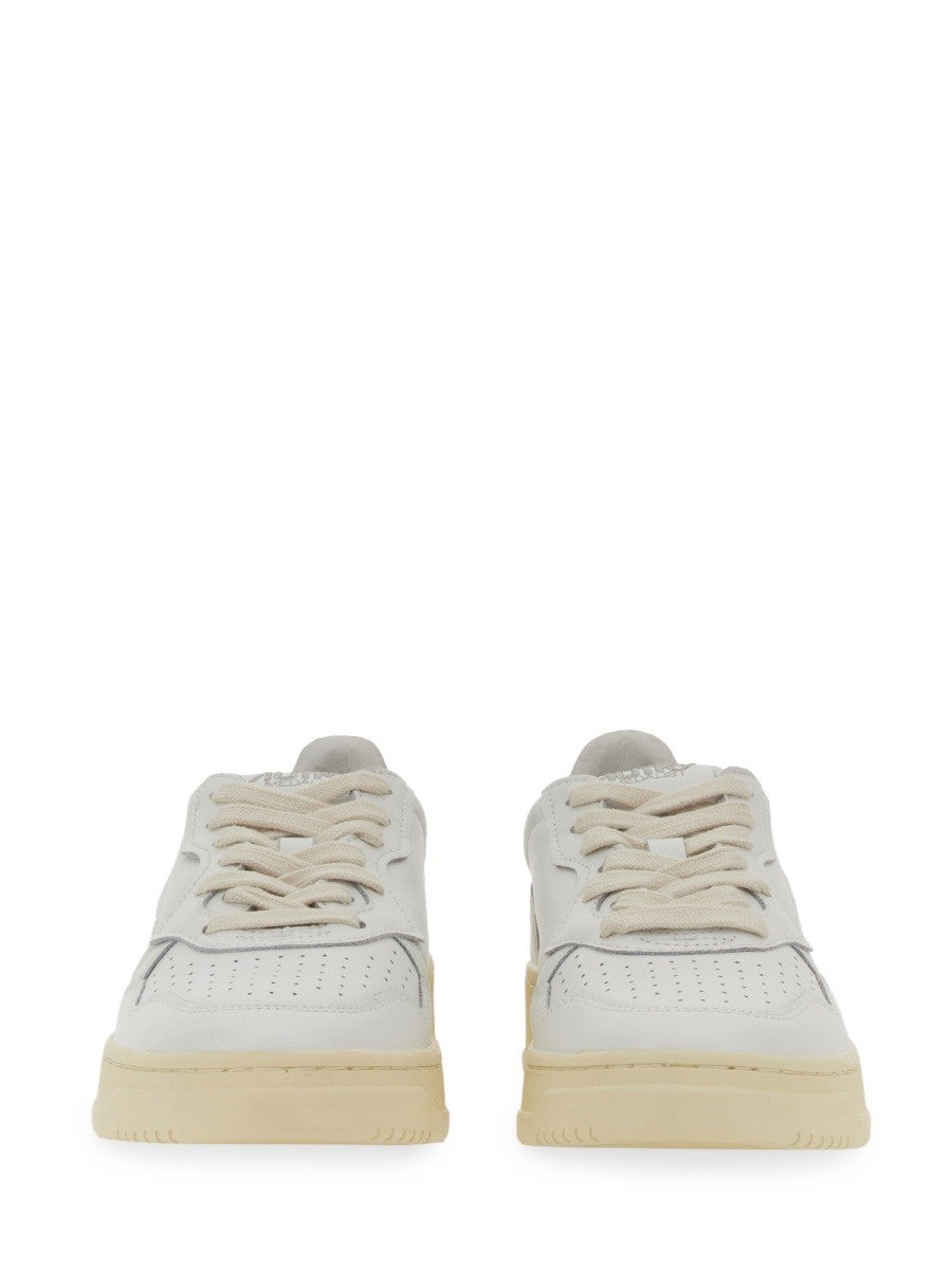 MEDALIST LOW SNEAKER