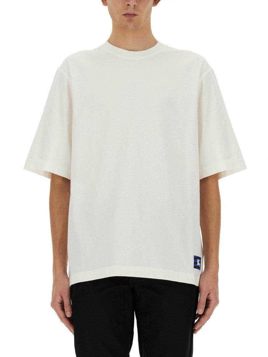 Burberry - T-SHIR WITH EKD PATCH t-shir-with-ekd-patch_ba184dba-b396-402f-a7ef-f8591179273d