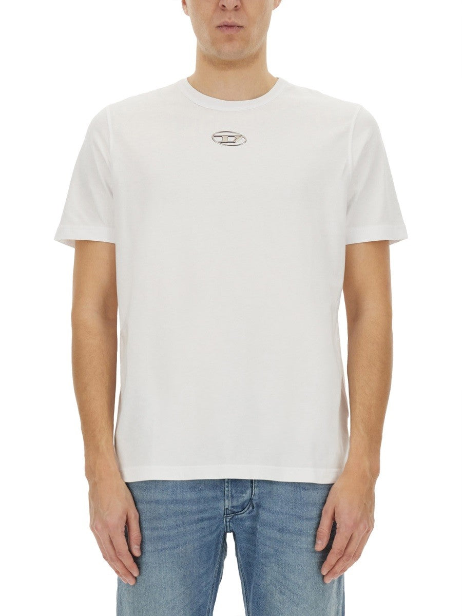 T-SHIRT CON LOGO OVAL D IN METALLO t-shirt-con-logo-oval-d-in-metallo_0fd55b8c-82bb-464e-b8c7-bc047d320cc7