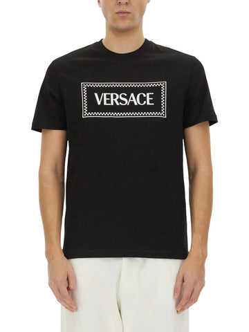 Versace - T-SHIRT WITH '90S VINTAGE EMBROIDERED LOGO t-shirt-with-90s-vintage-embroidered-logo_56d3e1fc-e0c2-431f-921d-a29f5f86724f