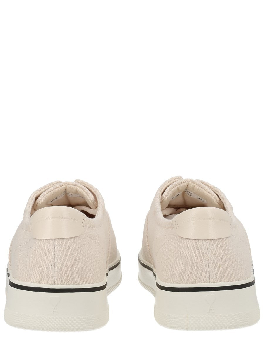 AMI PARIS - TENNIS SNEAKER Unisex tennis-sneaker_75feacff-bd5e-41bf-bae3-3a4c54e309d0