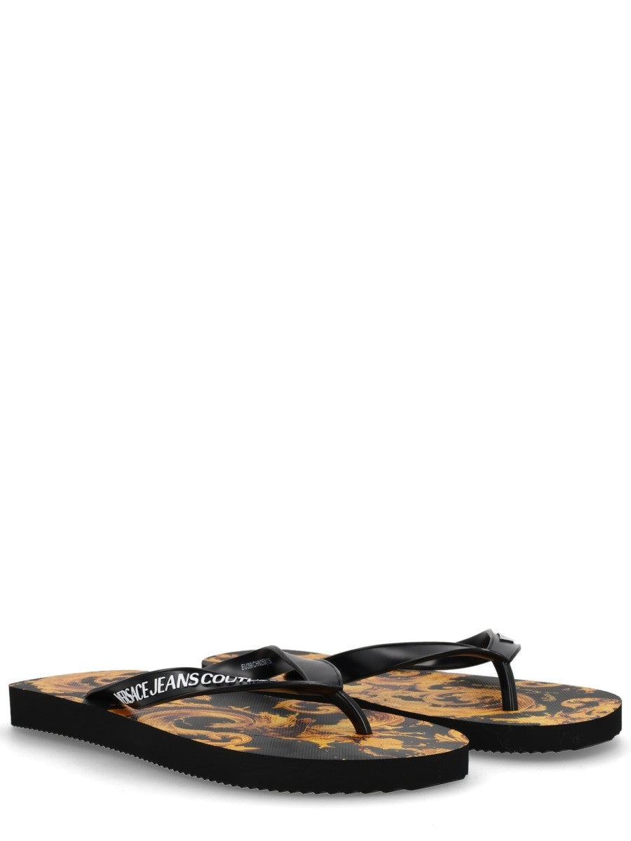 Versace Jeans Couture - THONG SANDAL WITH LOGO thong-sandal-with-logo_44856789-c188-4417-8551-8d99821b0793