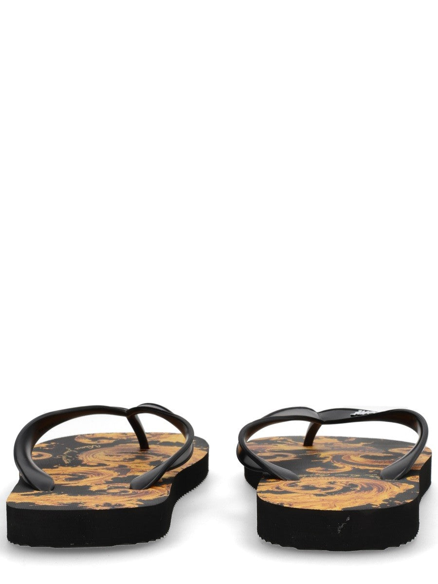 Versace Jeans Couture - THONG SANDAL WITH LOGO thong-sandal-with-logo_7e99bd2c-0701-4263-a296-24eacdc89a8a