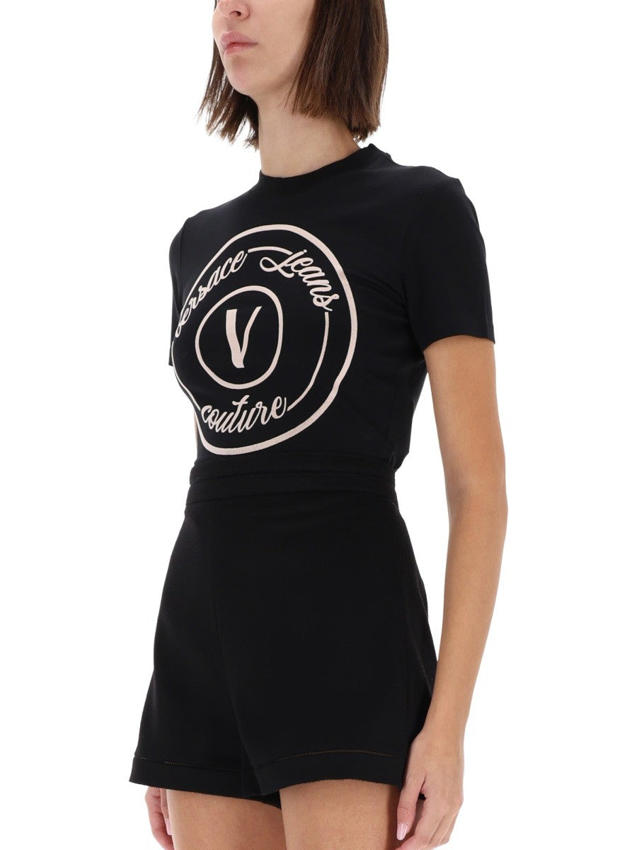 "V-EMBLEM" T-SHIRT