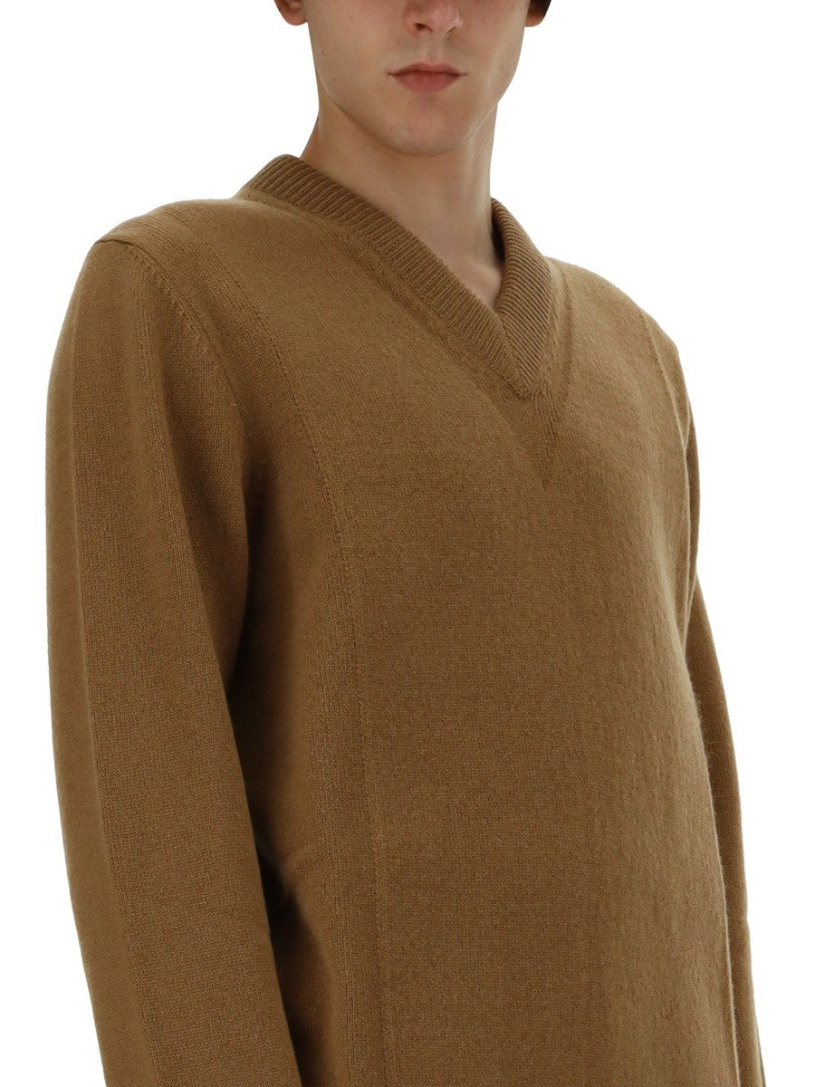 V-NECK SWEATER