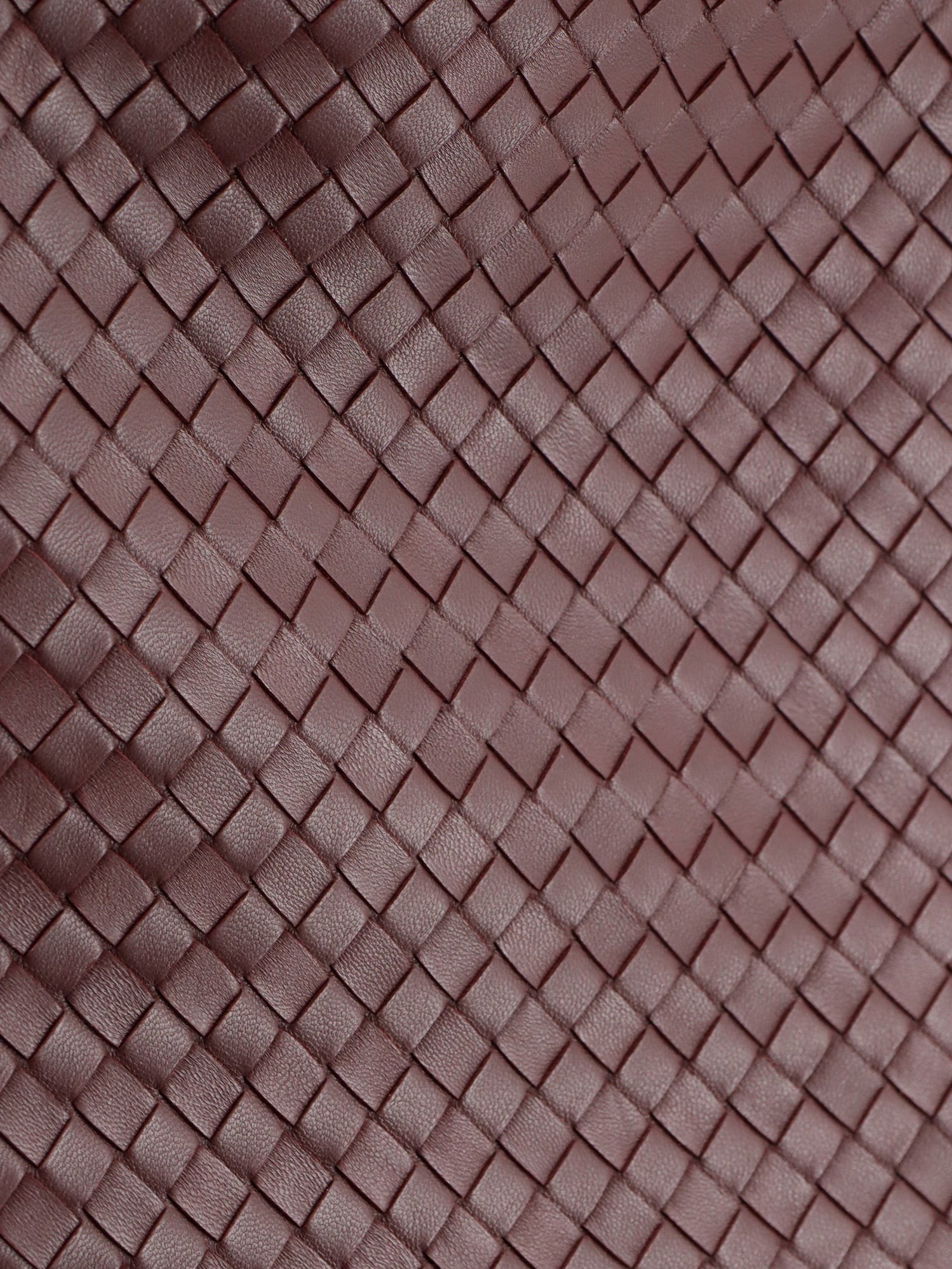 Bottega Veneta - Veneto leather shoulder bag with Intrecciato motif veneto-leather-shoulder-bag-with-intrecciato-motif_042d7f8b-2973-41b5-b93f-c993e5f663d4