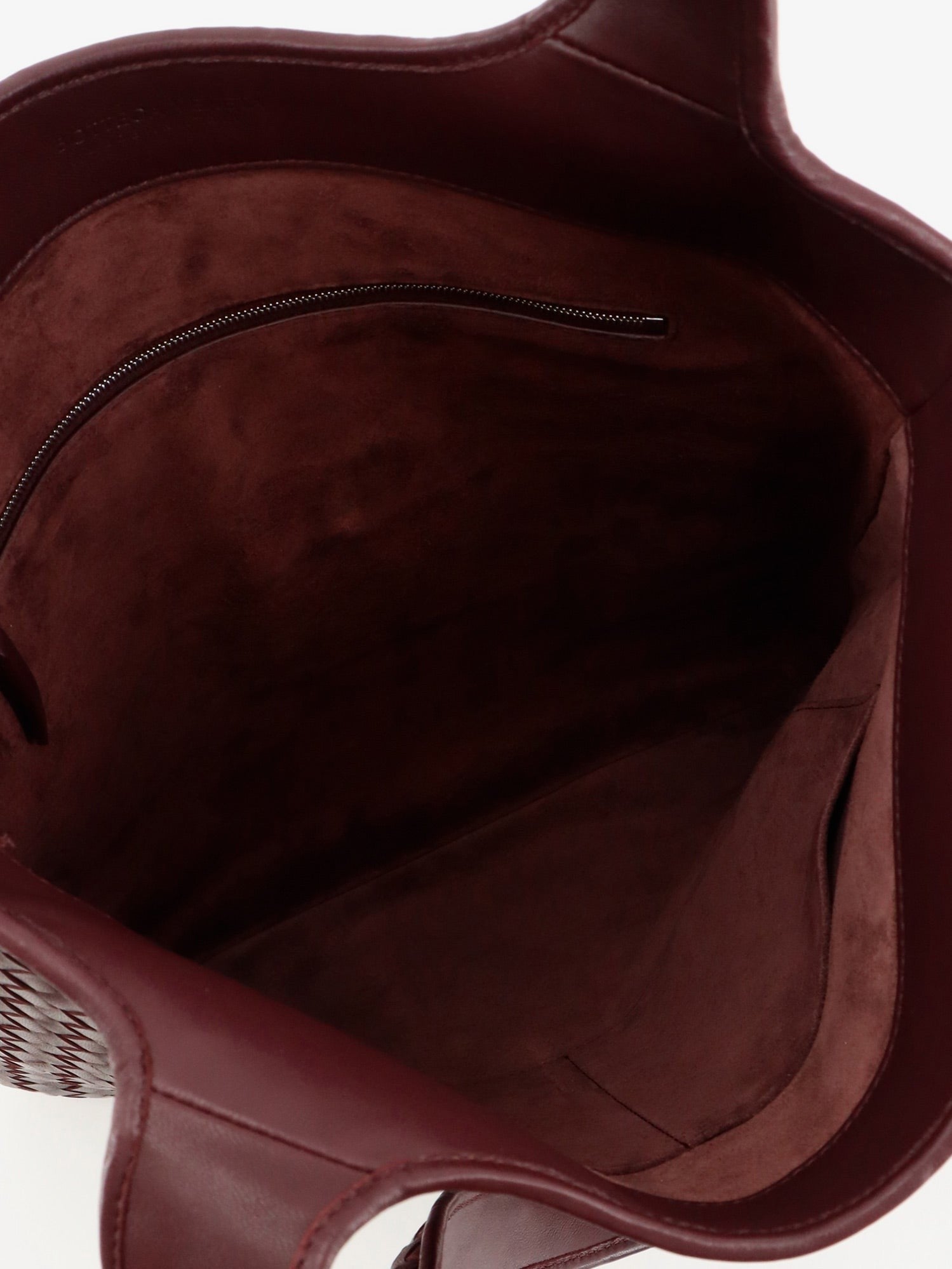 Bottega Veneta - Veneto leather shoulder bag with Intrecciato motif veneto-leather-shoulder-bag-with-intrecciato-motif_87ebcd26-4328-4ac1-93fe-7c3f63faae0d