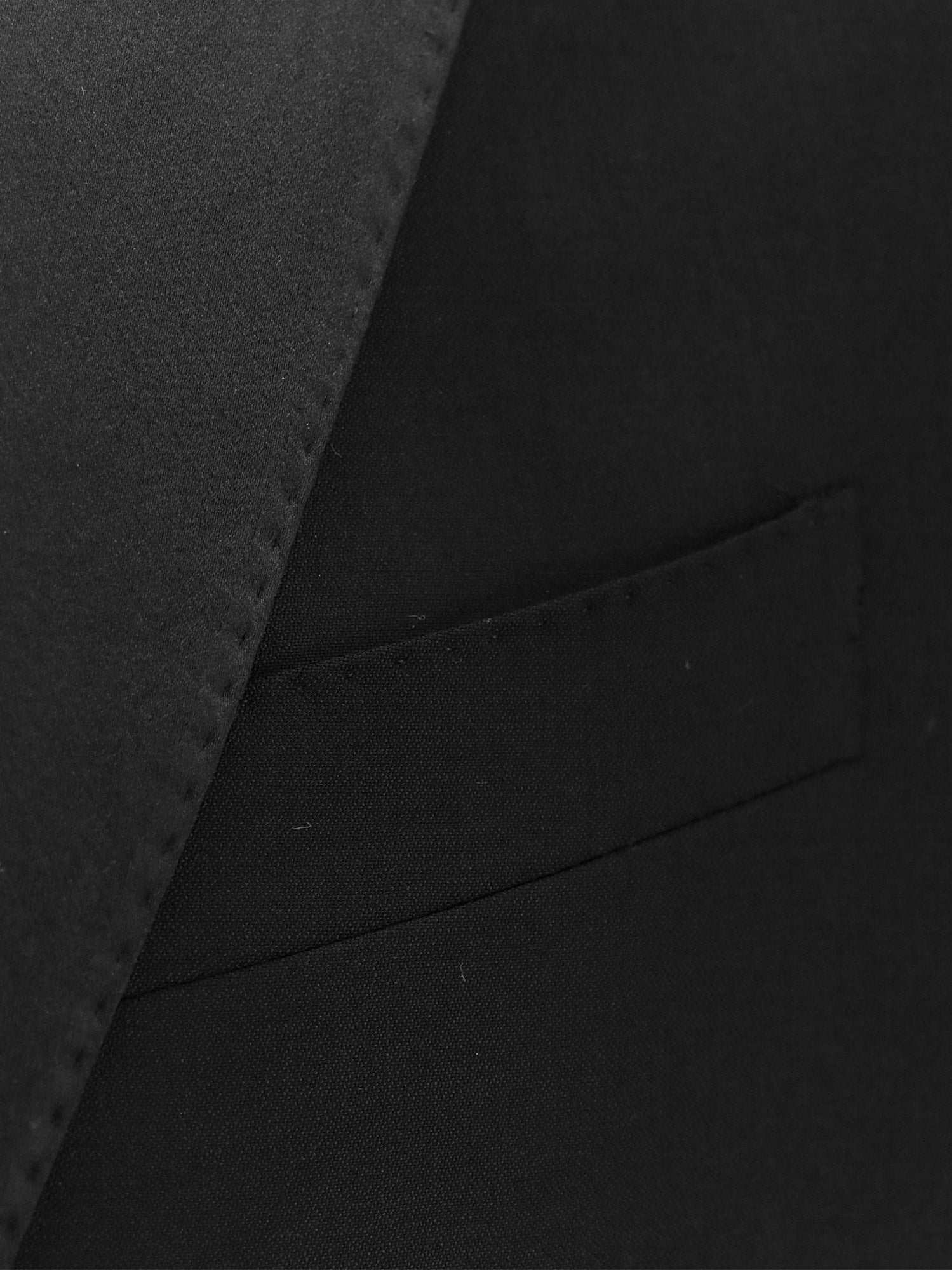 Virgin wool blend tuxedo with gilet and satin profiles