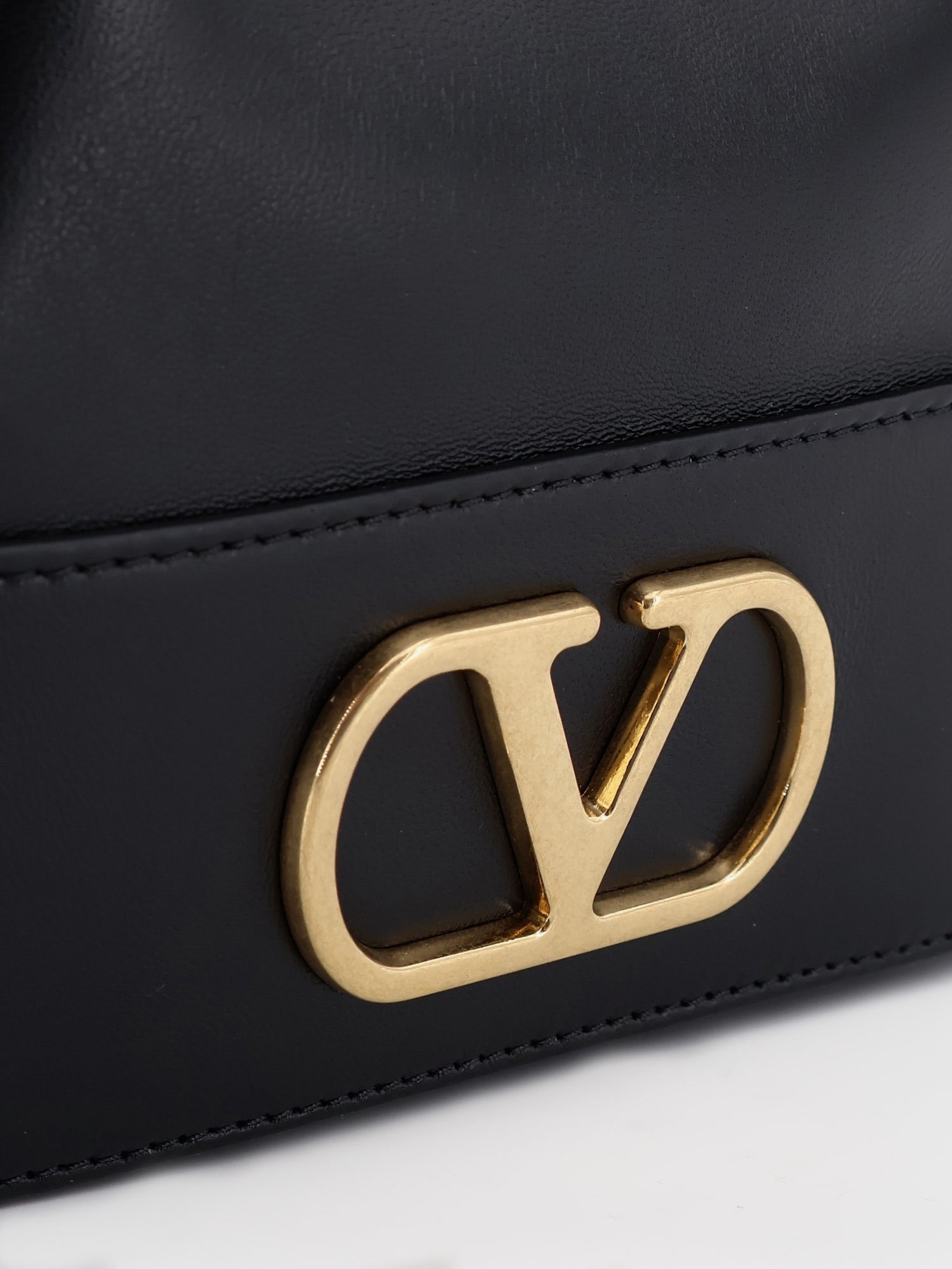 Valentino Garavani Valentino Garavani - VLogo Signature Leather Bucket Bag