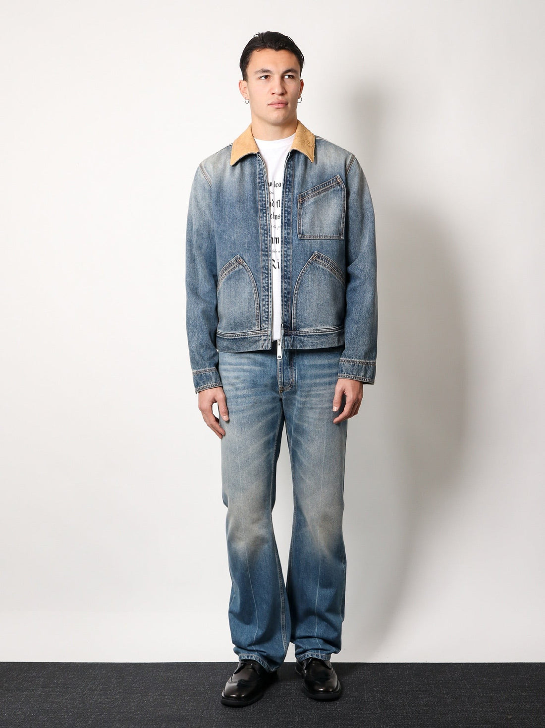 Washed blue ddenim jacket with suede collar