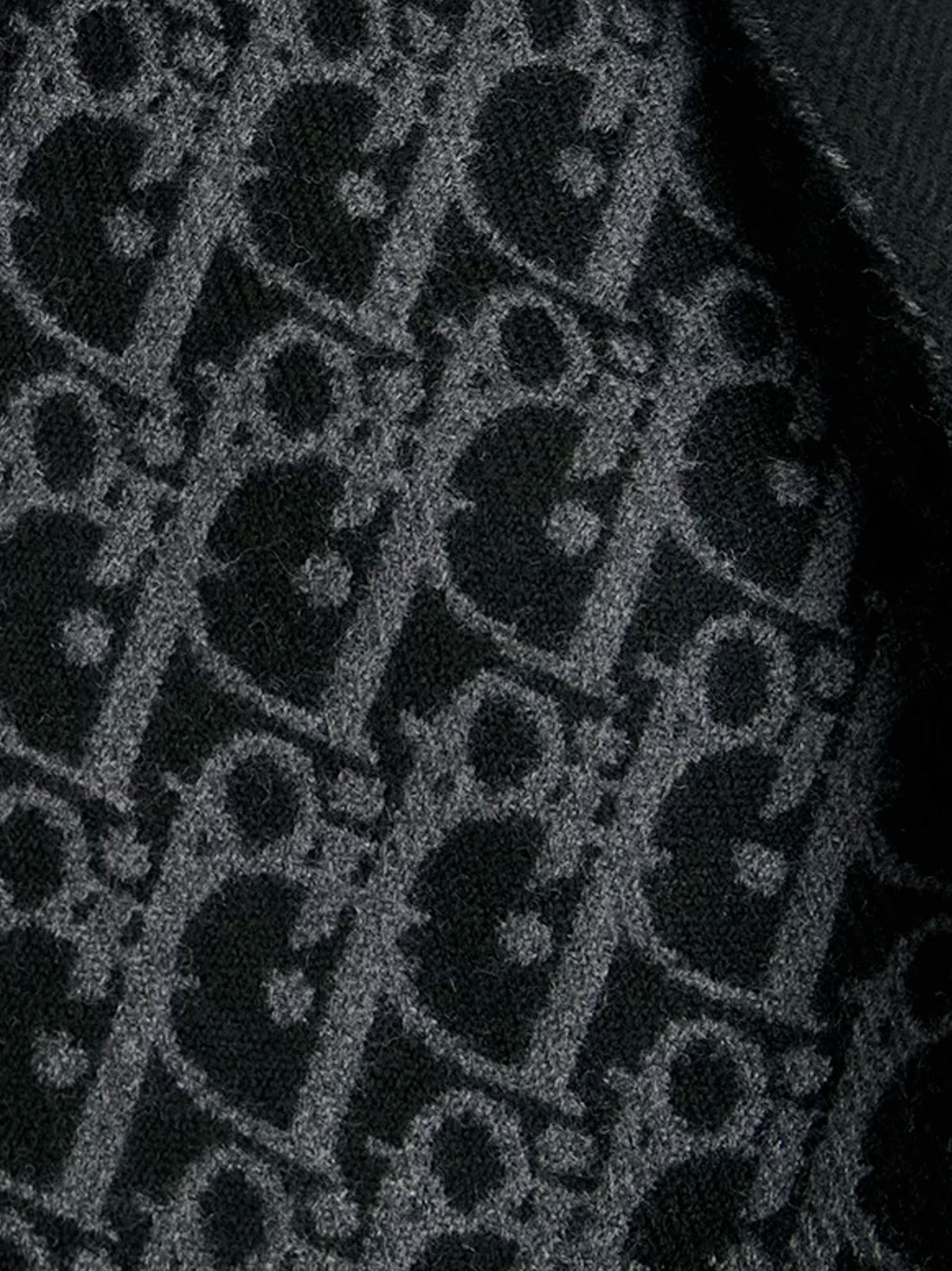 Wool and cashmere scarf