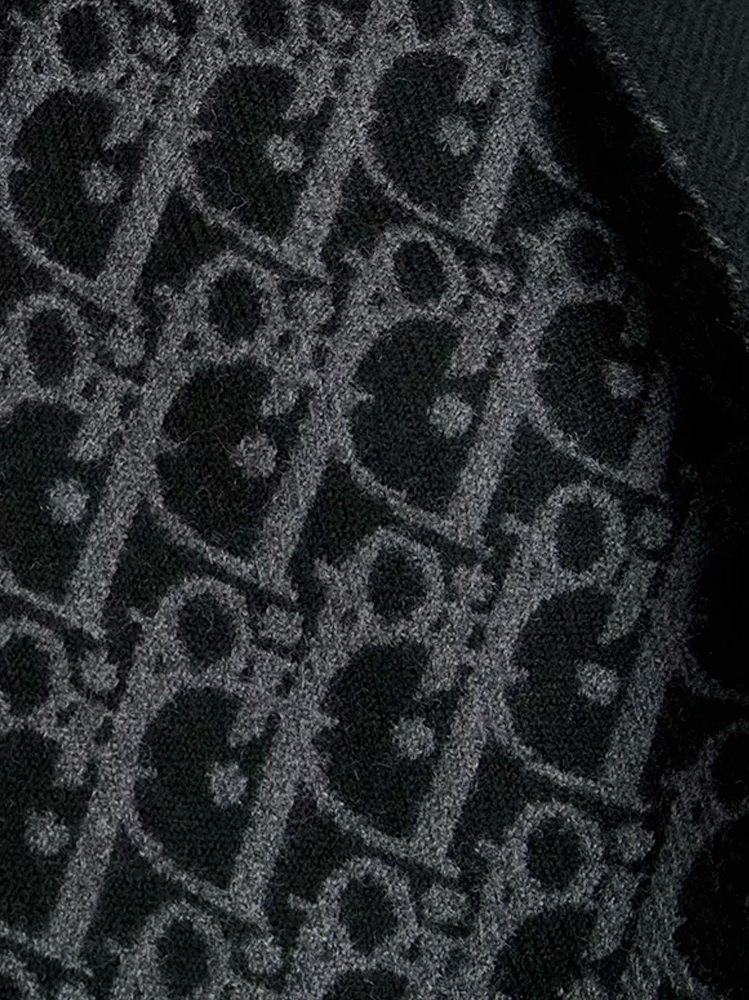 Wool and cashmere scarf