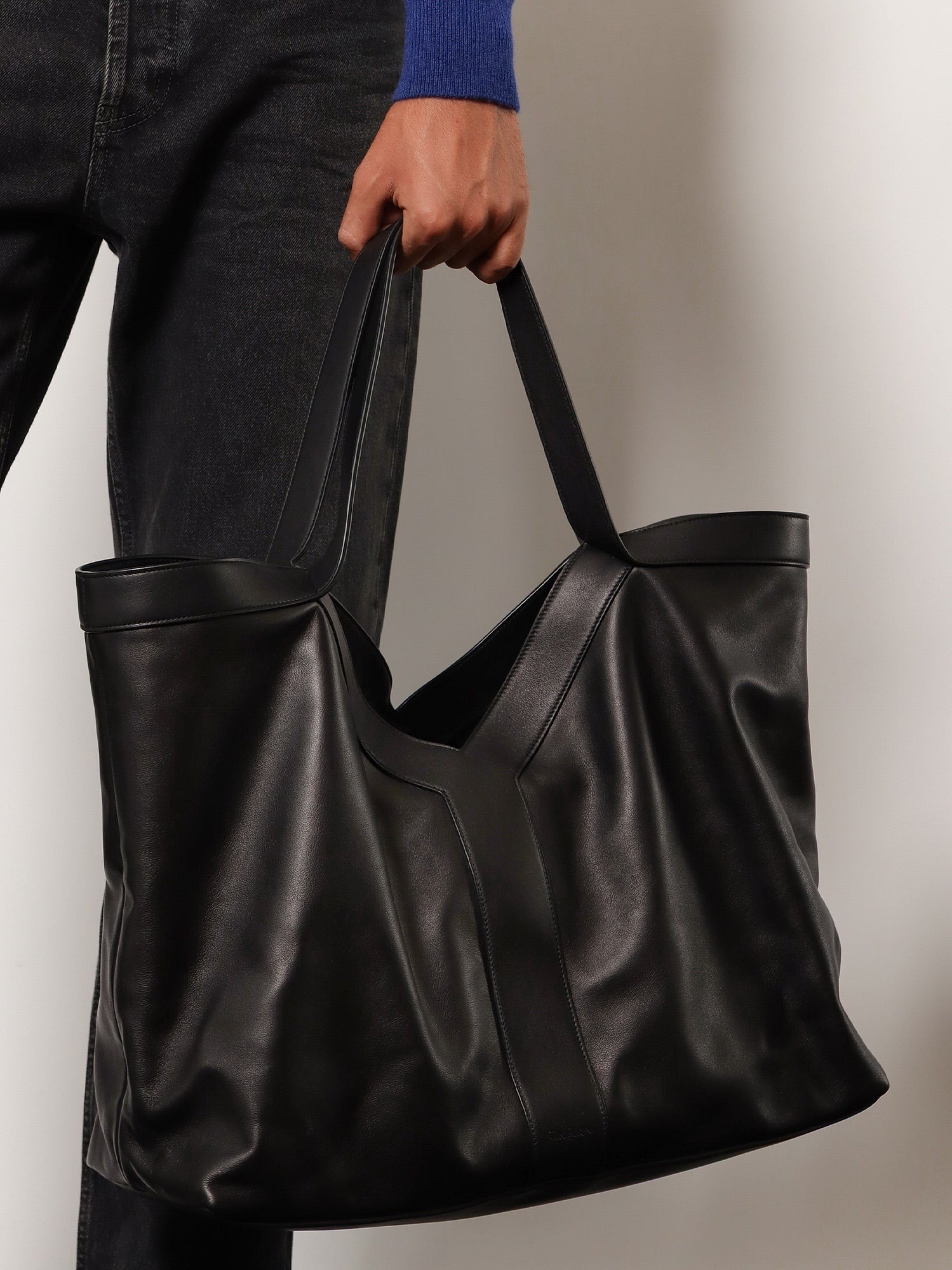 Saint Laurent - Y Oversize leather tote bag